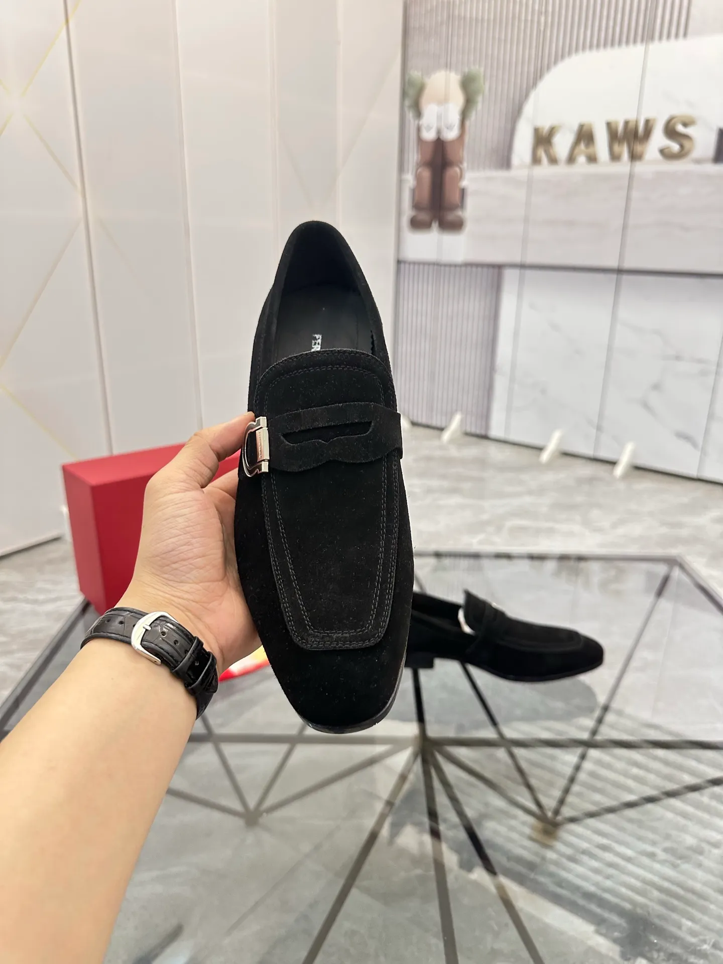 Men's shoes: 💰P640¥ High-end quality Product trademark: Ferragamo* "Ferragamo*" leather shoes Regular size: 38-44 (can be customized to 45.46.) Product materials: imported first-layer nubuck leather upper, cowhide lining, original outsole. Number: 688